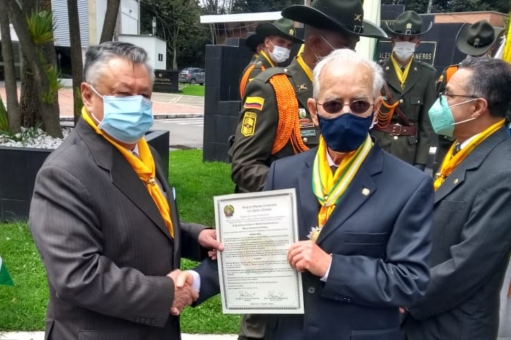 Reconocimiento institucional a oficiales de la Policía